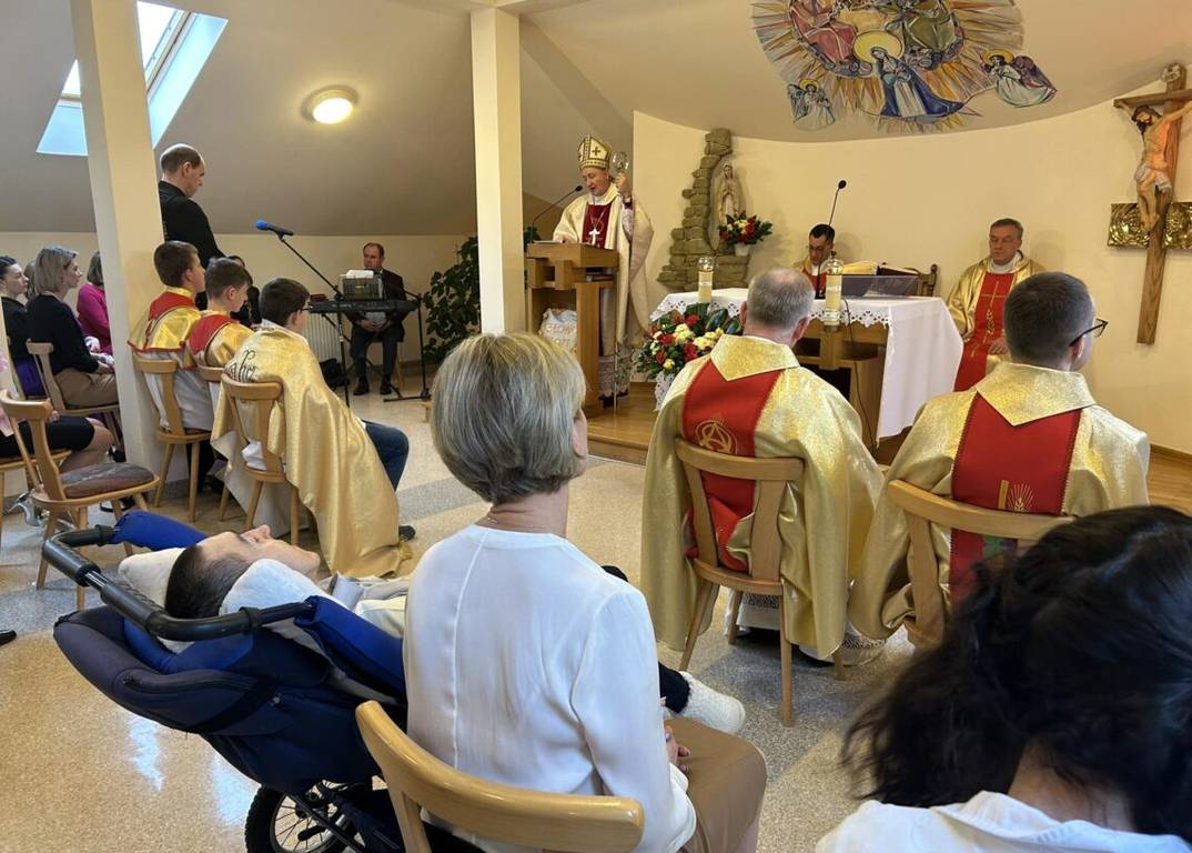 32 Światowy Dzień Chorego. Biskup Tarnowski pobłogosławił chorych i cierpiących