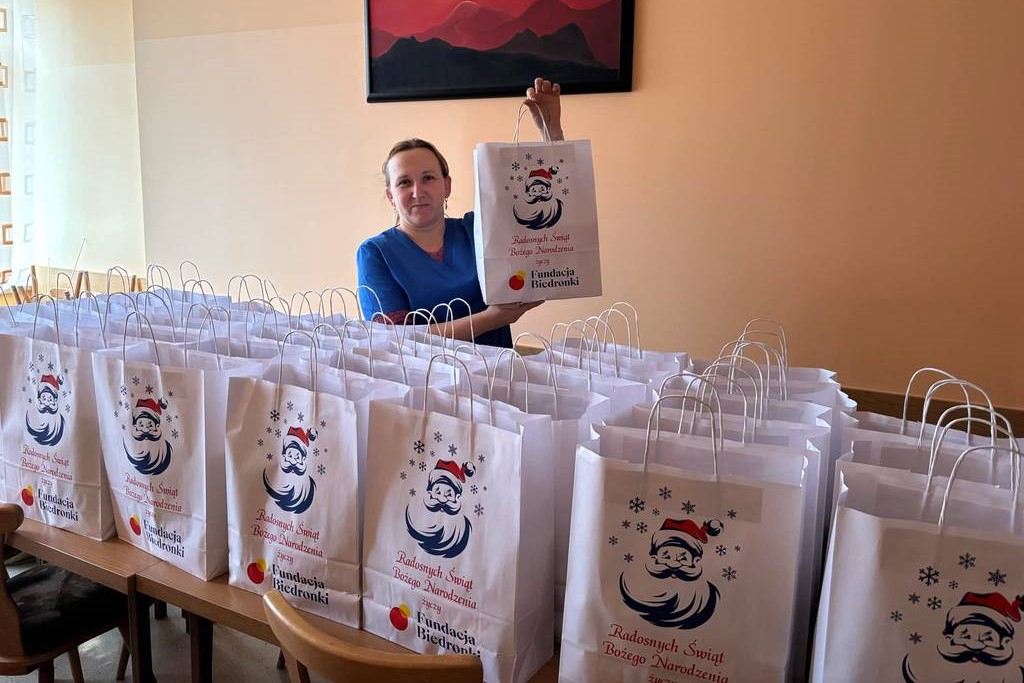 RADOSNE ŚWIĘTA Z FUNDACJĄ BIEDRONKI