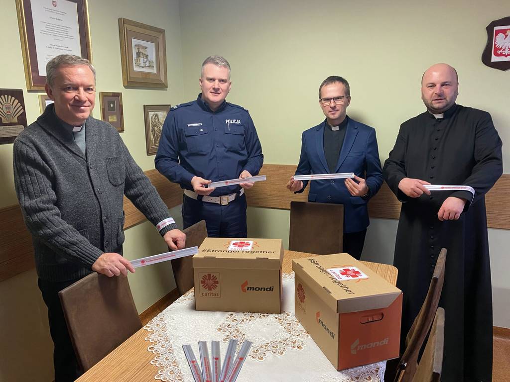 Tysiąc odblaskowych opasek trafi do mieszkańców Sądecczyzny